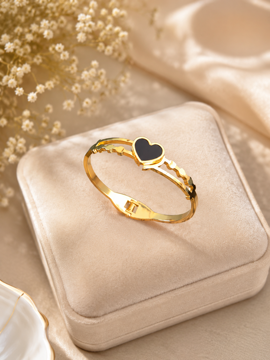 Golden Heart Charm Bangle